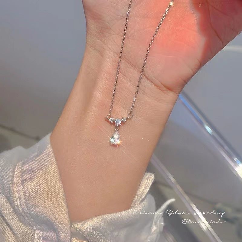 Necklace Female Ins Clavicle Chain Neck Chain Female Butterfly Necklace Light Luxury Minority Advanced Design Sense Student Girlfriends All-Matching