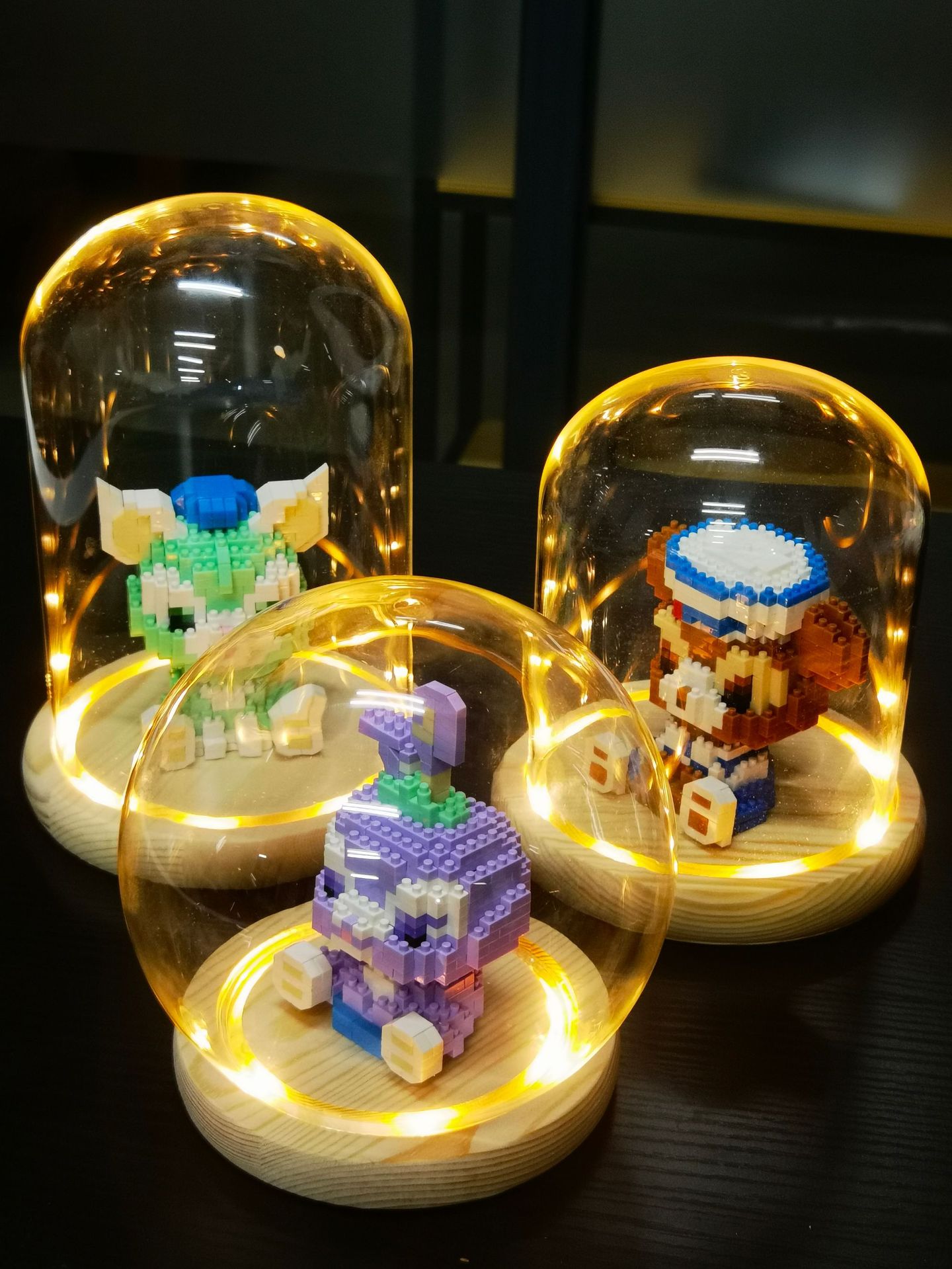 兼容乐高创意微钻小颗粒积木公仔发光玻璃罩男孩女孩玩具桌面摆件