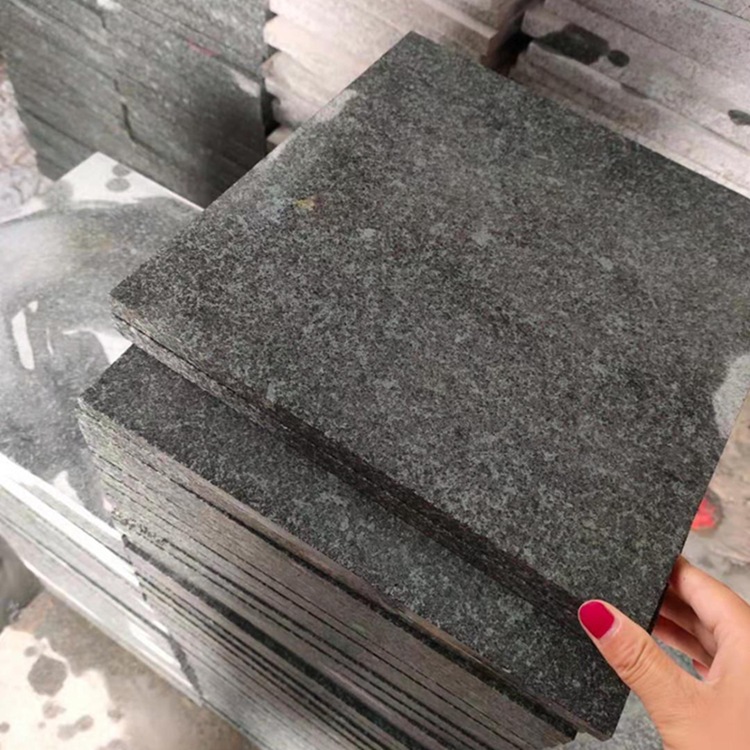 福建g654花岗岩 芝麻黑火烧水洗面地面铺装 墙面蘑菇石厂家发货
