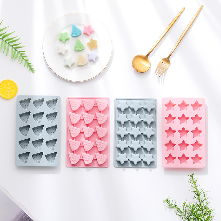 Off-the-shelf simple silicone ice tray with lid ice box DIY auxiliary food box frozen ice cube mold baking chocolate mold Specification drawing
