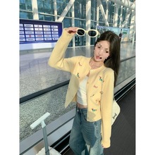 广州十三行黄色慵懒风短款圆领系扣毛衣开衫春新品显女装春装
