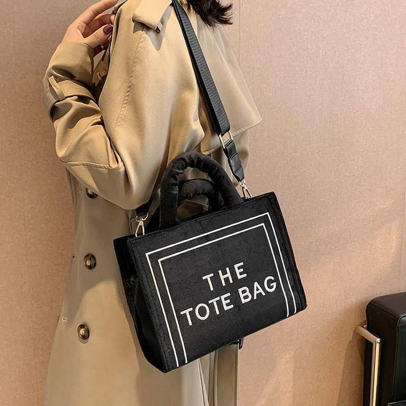 Cross-Border New Arrival European and American Fashion Plush Hand-Carrying Bag Bag Female 2022 Autumn and Winter Large Capacity Candy Color Commuter Tote