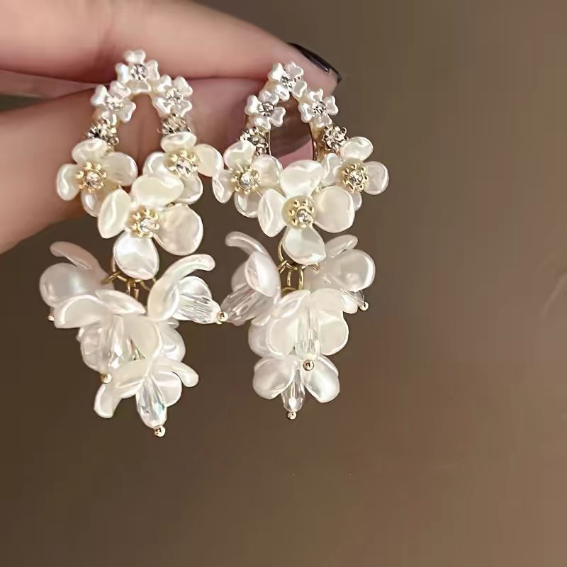 Silver Needle European and American Metallic Pearl Butterfly Flower Tassel Earrings Fashion Personality Ear Stud High-Grade Earrings Wholesale