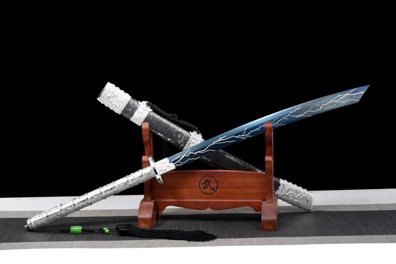 厂家批发龙泉市刀剑 包皮高锰钢锻打烤蓝 中式传统康熙一体长刀