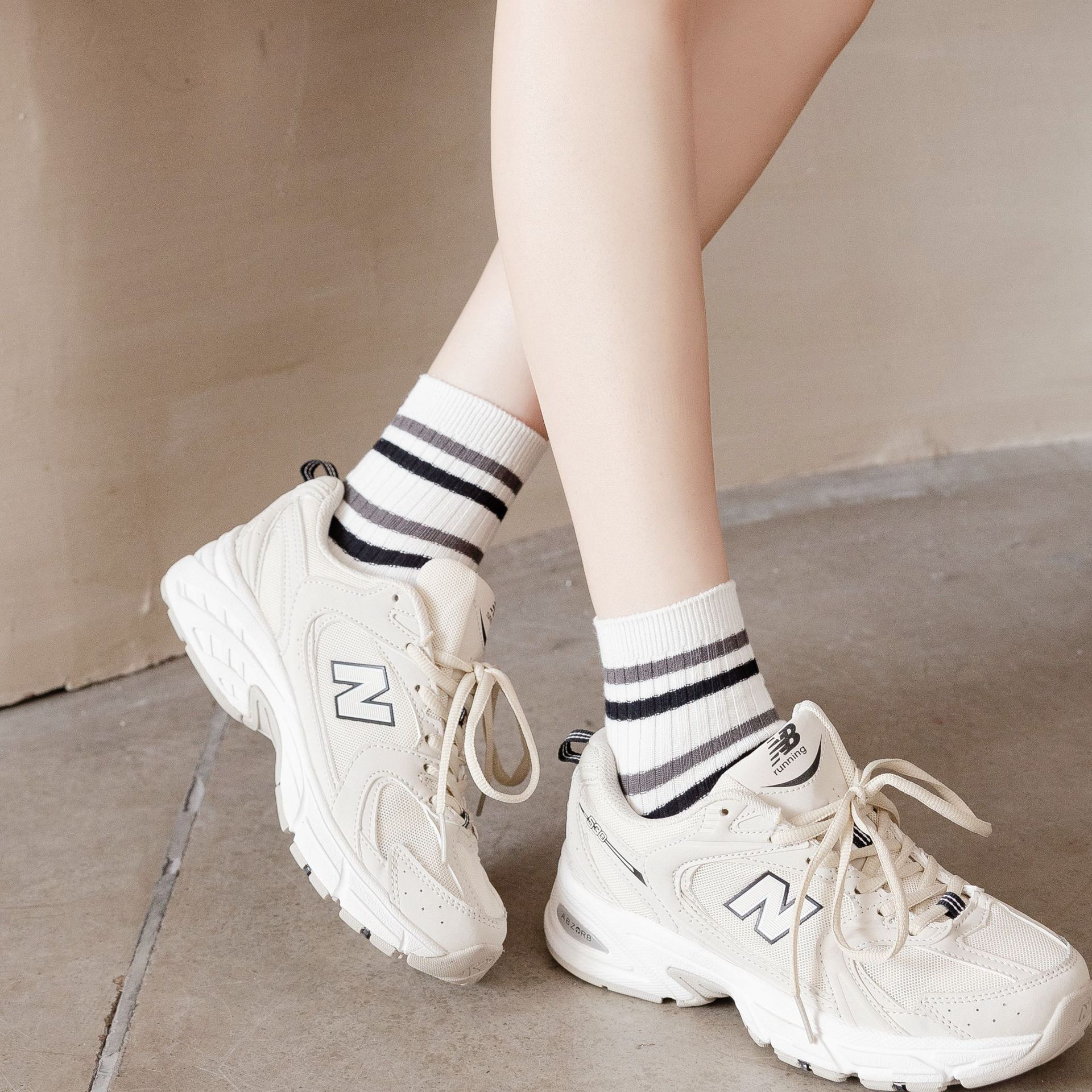 2022款情侣潮袜街头网红袜ins风yyds精梳棉抗起球棉袜现货批发