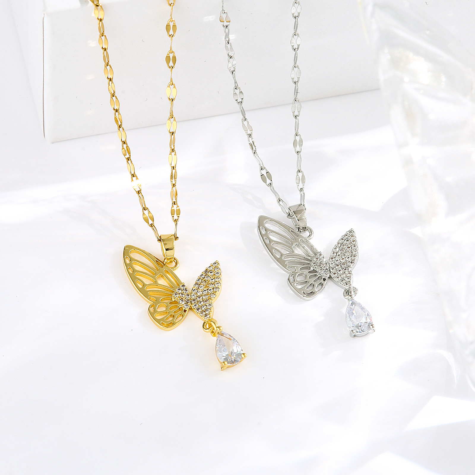 抖音热卖时尚简约镂空微钻锆石蝴蝶项链女轻奢气质锁骨链厂家批发