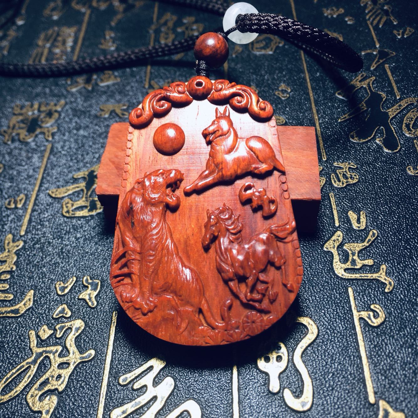 印度小叶紫檀虎马狗三合局牌寅午戌火局吊坠挂件红木木牌