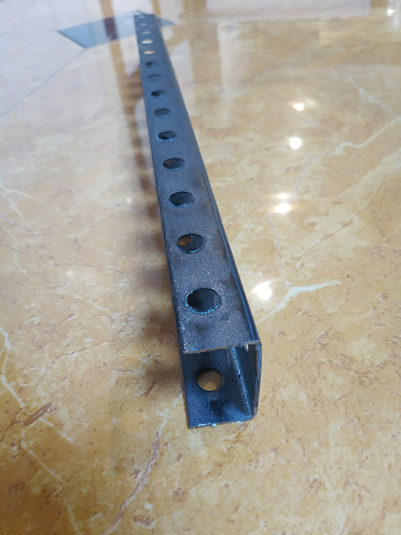 佛山龙骨厂供 u形型材龙骨 铝板天花铝方管吊顶冲孔龙骨 镀锌龙骨