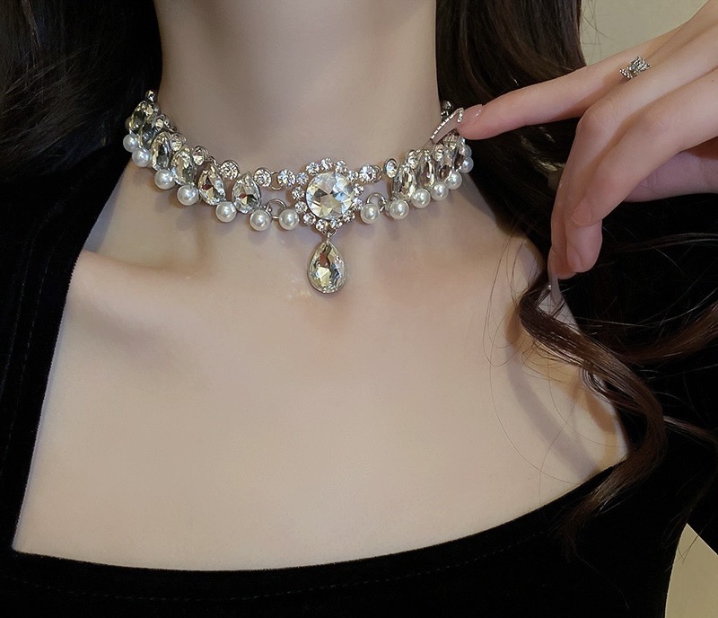 水晶镶钻花朵项链2023年新网红高级感奢华choker锁骨链颈链项饰