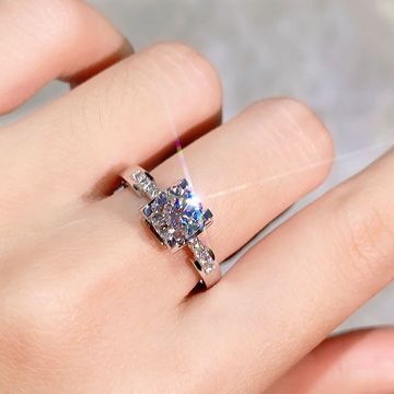 pt950铂金d色莫桑石钻戒女一克拉小蛮腰牛头四爪求婚戒指情侣对戒