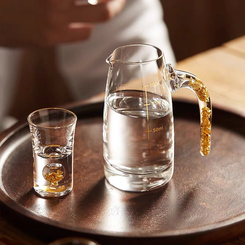 高档金箔白酒分酒器套装水晶玻璃金箔白酒杯家用7字把量酒器酒盅