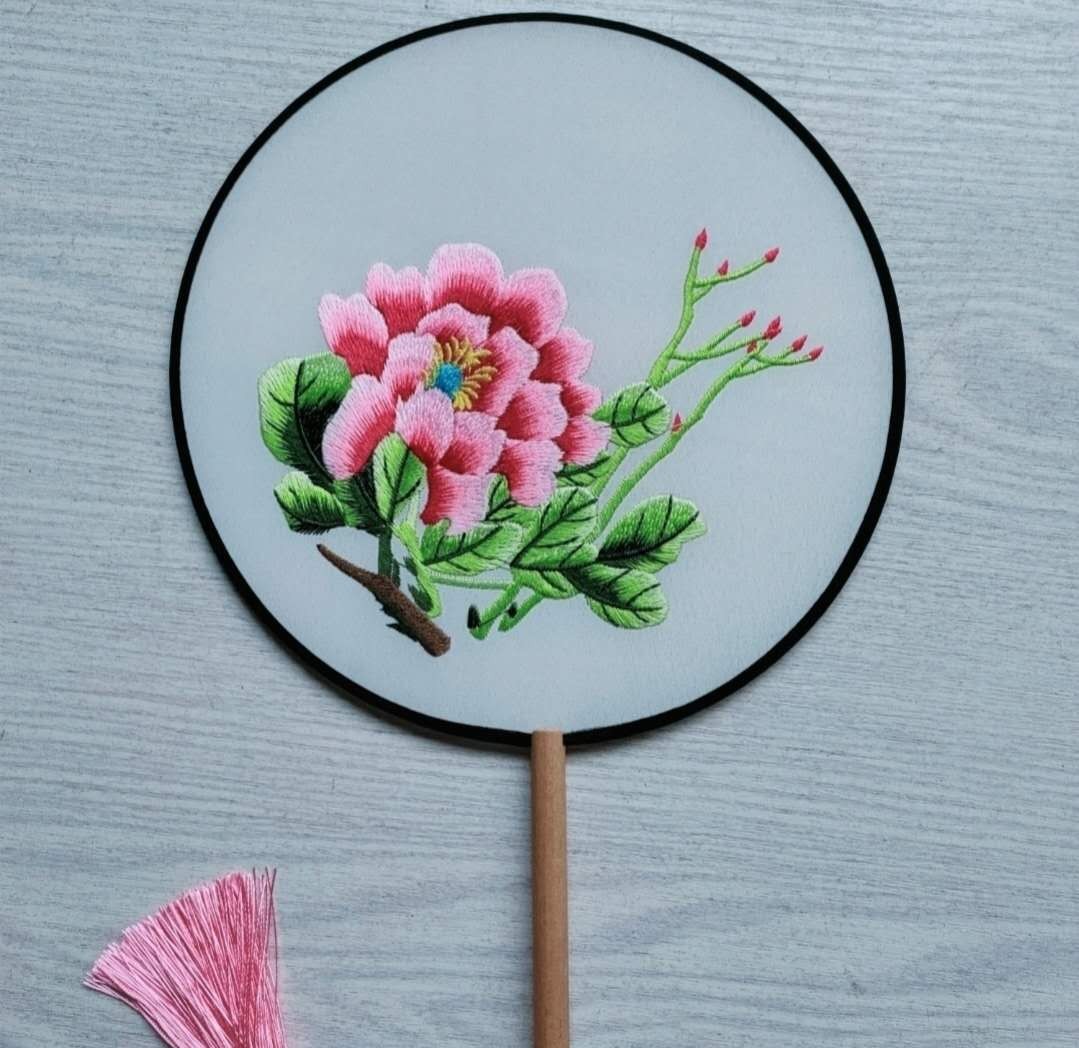 牡丹图刺绣团扇汉服舞蹈影视配景道具21厘米单面机绣绢丝扇子