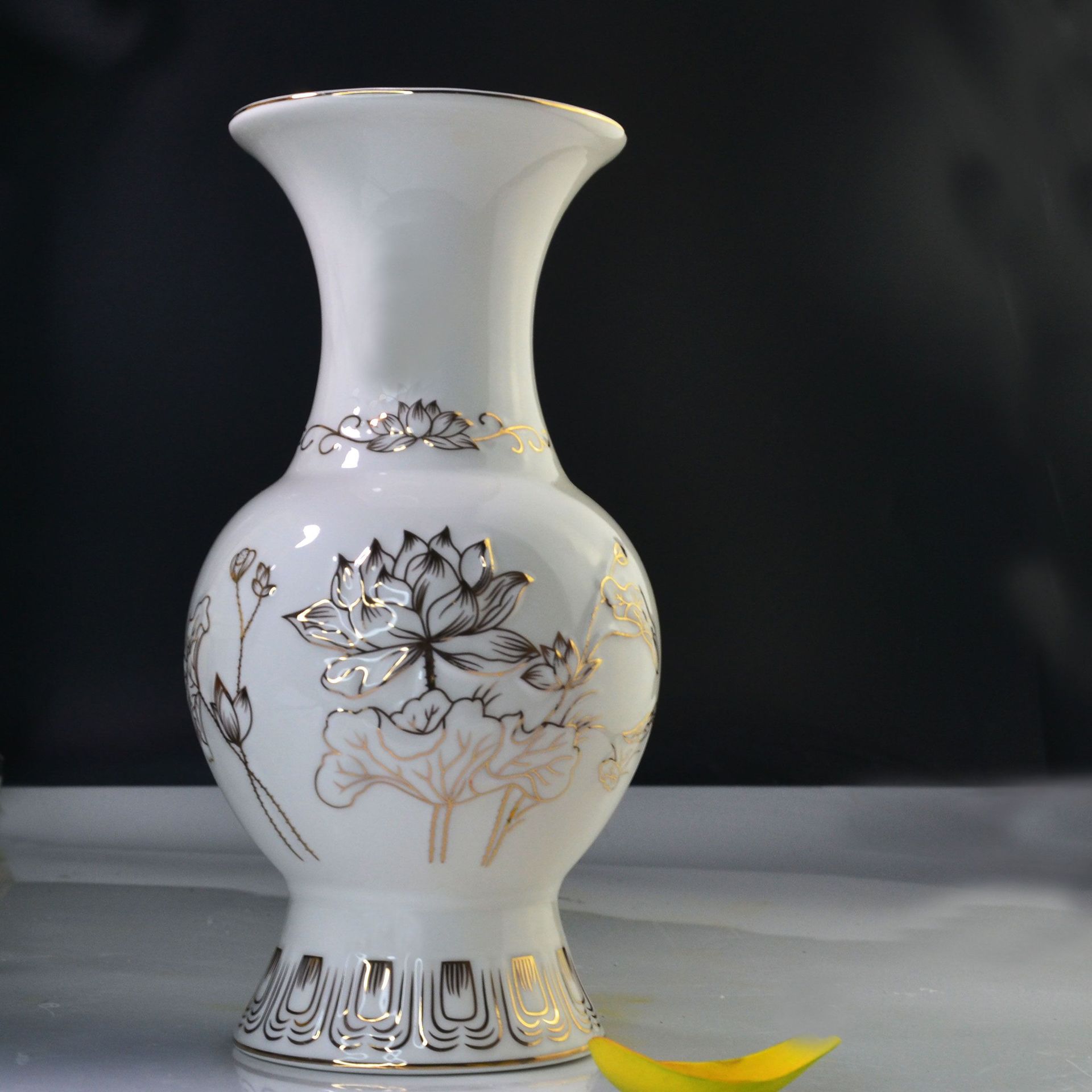 白色七彩浮雕供佛插花瓶工厂佛具佛堂佛教婚庆白事殡仪陶瓷莲花瓶