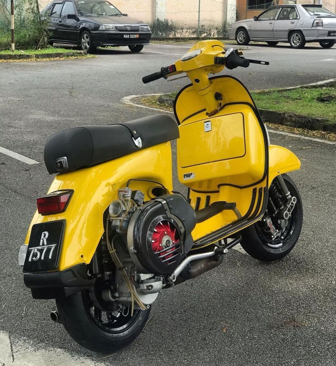 鬼火踏板福喜125c一代三代白幽灵四目鲨鱼战速爆改燃油助力摩托车