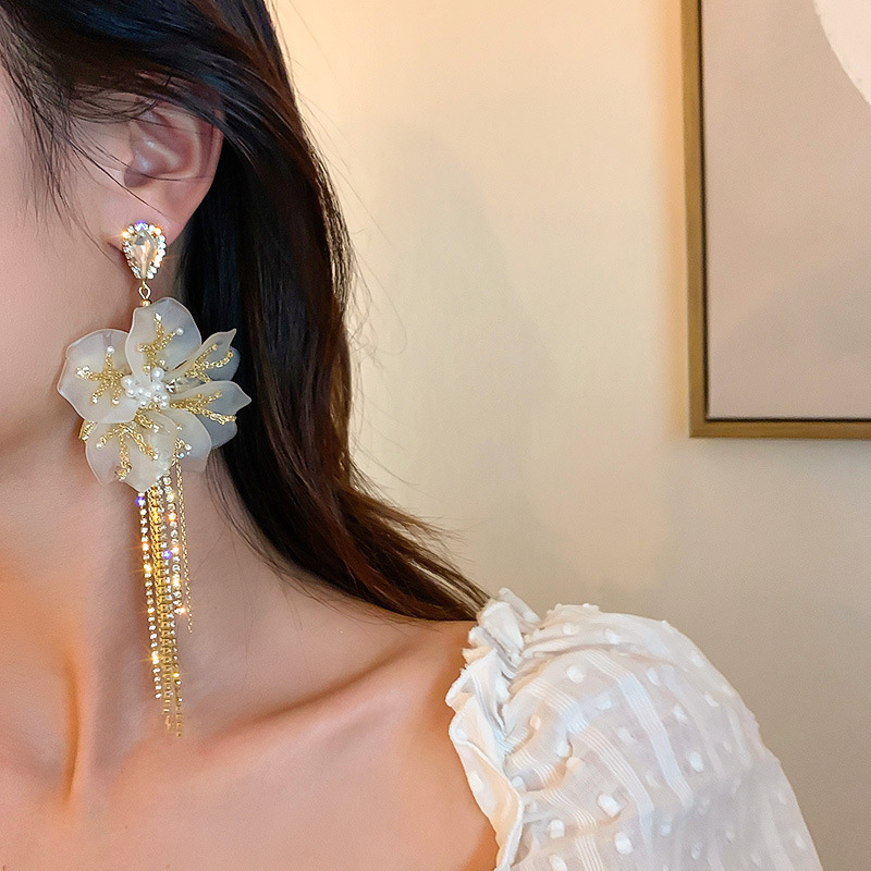 Silver Needle Fashionable Elegant Beaded Diamond Flower Tassel Earrings Personality Exaggerated Earrings Niche New Fashion Earrings for Women