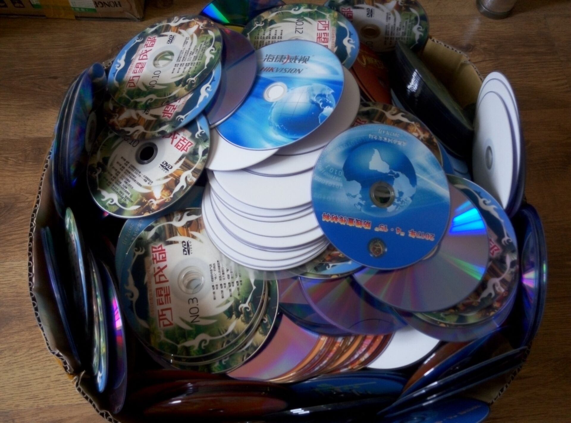 废旧光盘手工光碟驱鸟光盘装饰光盘反光废旧光碟片装饰dvd装修diy