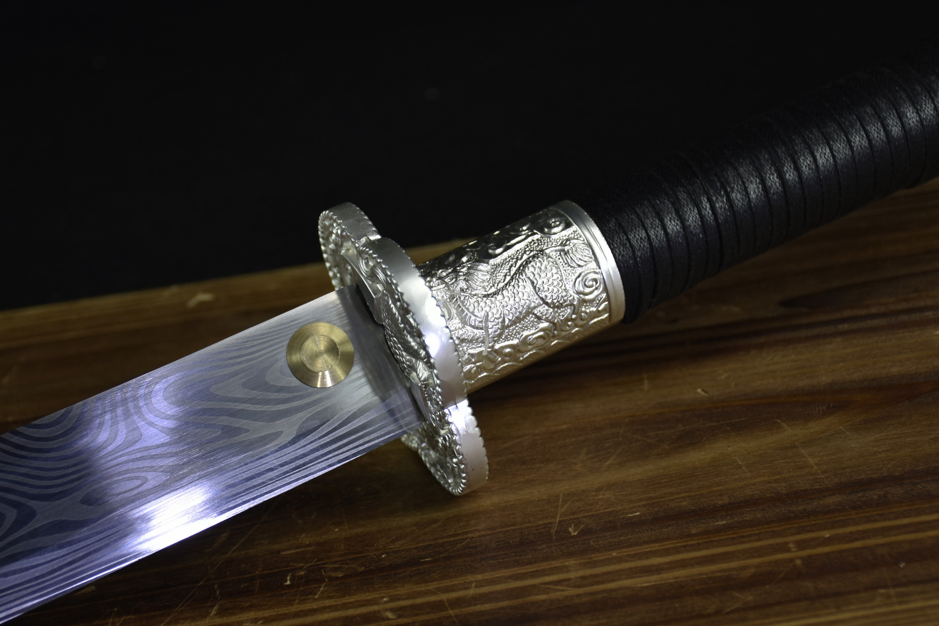 龙泉市刀剑手工锻打战刀一体防身冷兵器硬剑影视工艺品宝剑未开刃