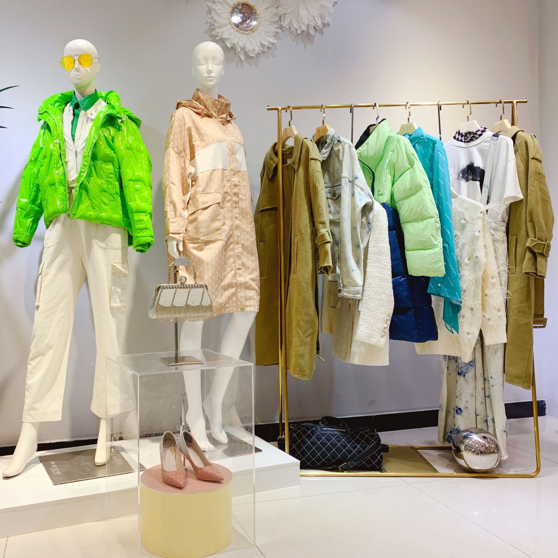 设计师品牌女装我爱露露折扣衣服批发一手货源杭州四季青服装走份