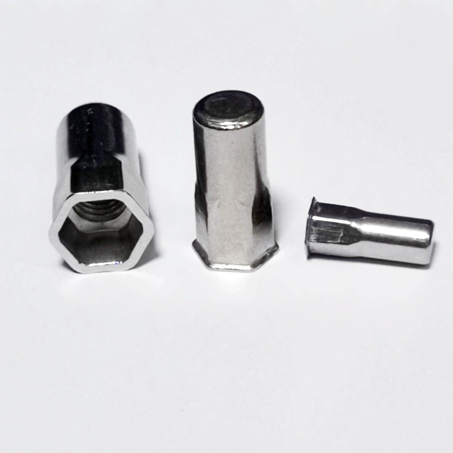 不锈钢盲孔铆螺母