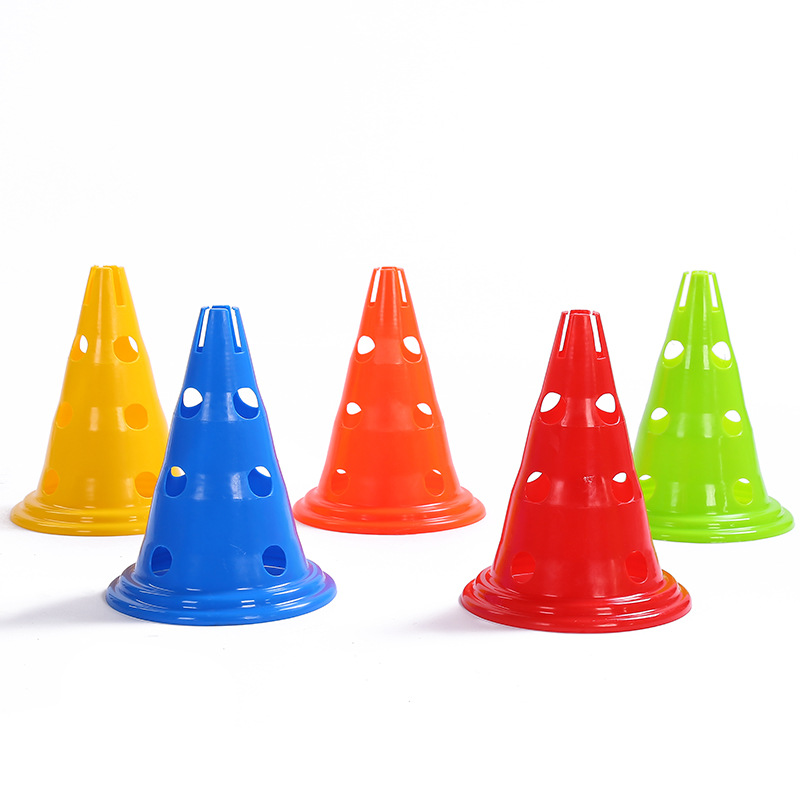 速卖通新款带孔标志桶路障足球训练障碍物锥幼儿园体能训练器材