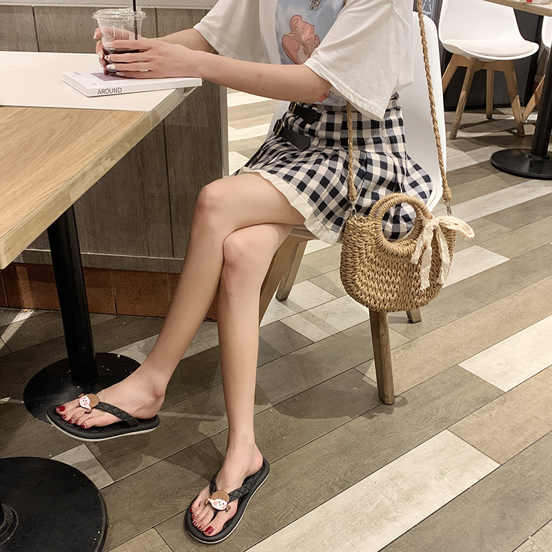 2021新款卡通菱格女孩人字拖女夏可爱学生软底夹脚平底沙滩鞋