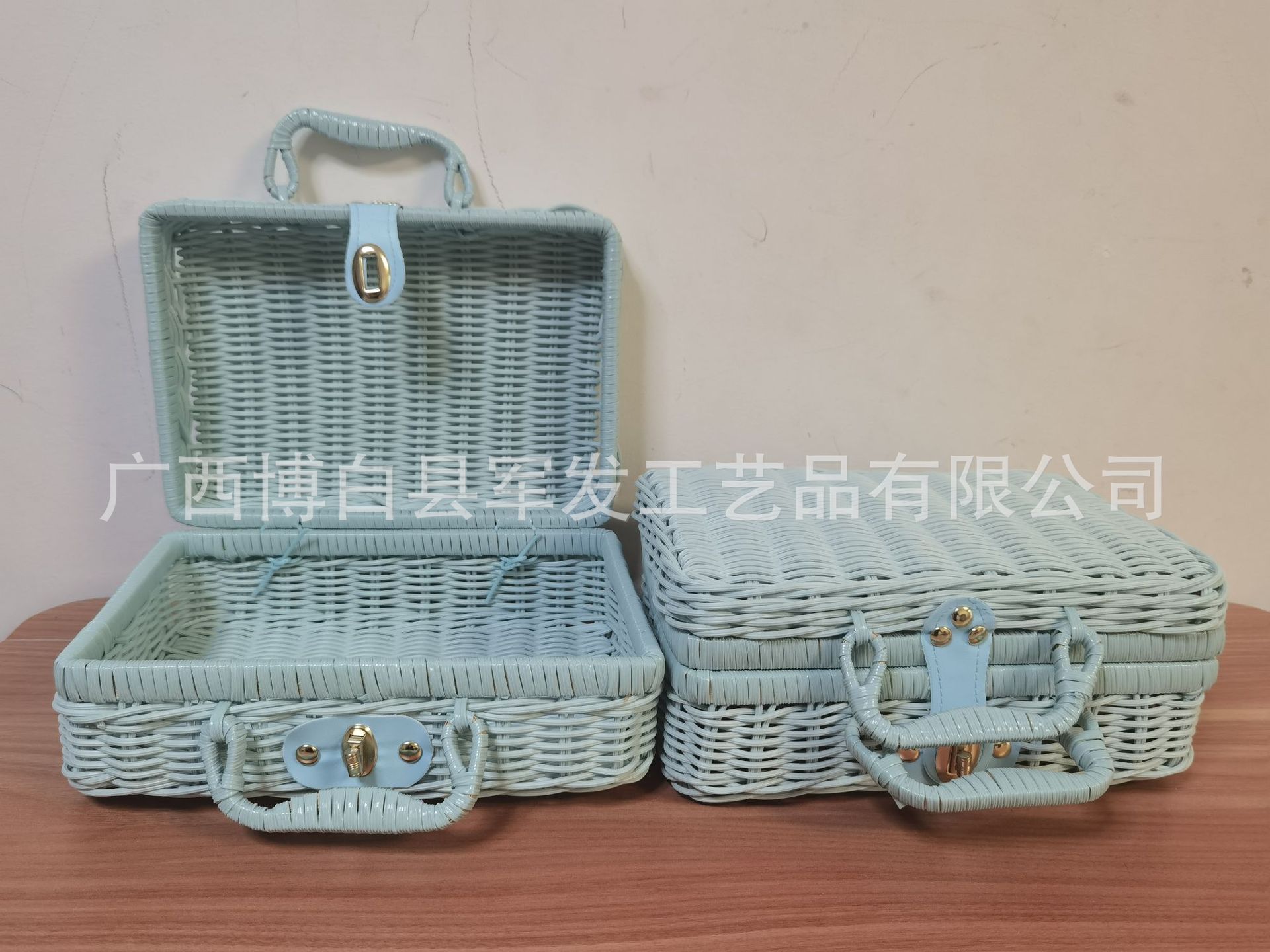 SOURCE Manufacturer Imitation Rattan Boxes Hand Gift Suitcase Cosmetic Finishing Decorative Photo Retro Props Storage Rattan Boxes