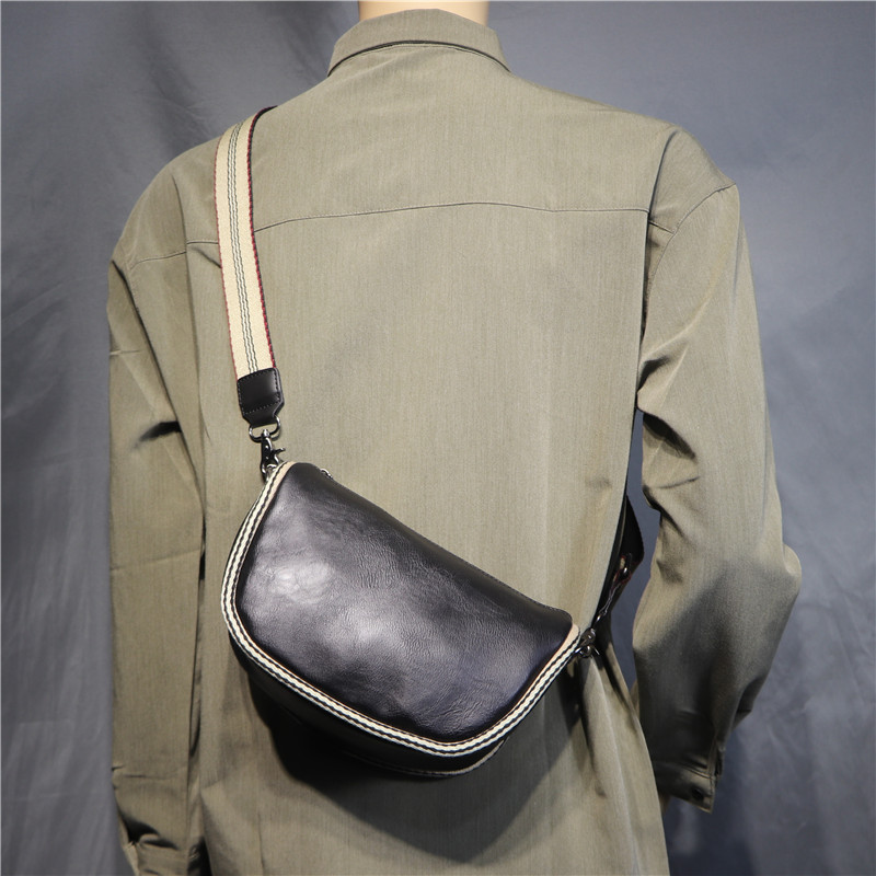 三盒子韩国潮牌简约男士马鞍包 时尚斜挎饺子背包 复古运动单肩包