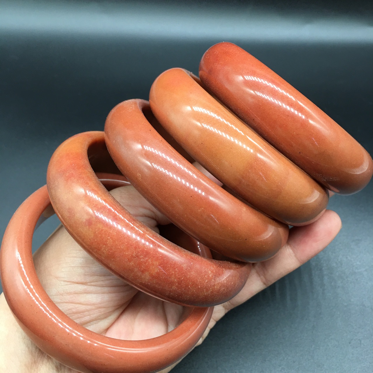 新疆金丝玉手镯原石佘太红玉手镯厂家直销直播供货