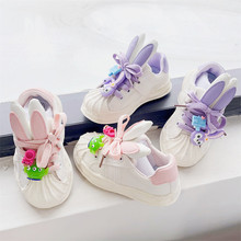 女童板鞋童鞋2023春新款小女孩运动鞋宝宝卡通挂件软底防滑小白鞋