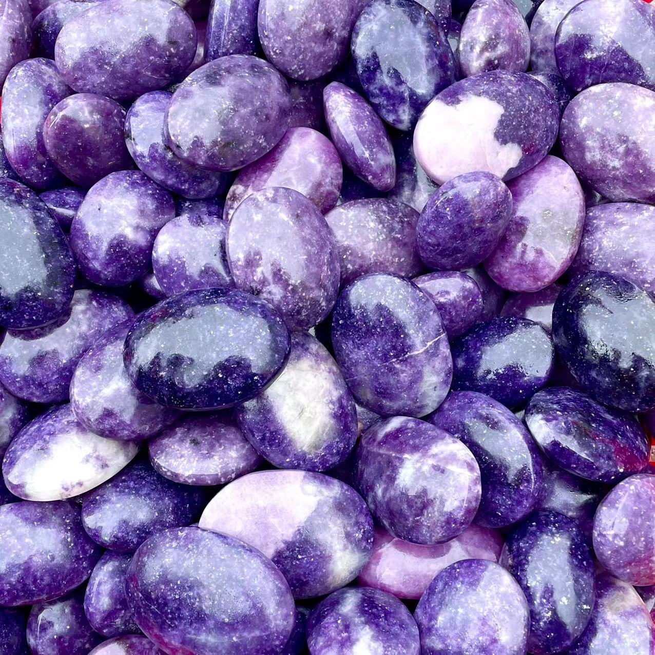 紫云母滚石摆件水晶矿石紫丁香裸石原石国际站供货把玩