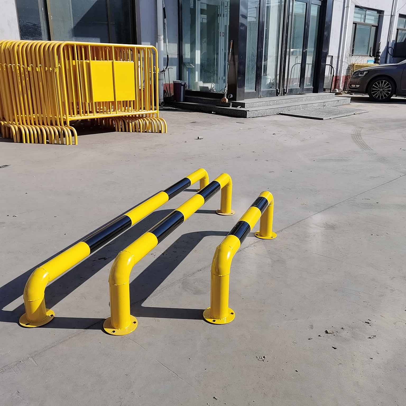 现货防撞桩马路人行道隔离钢管车位倒车车轮定位黑黄阻车柱挡车器