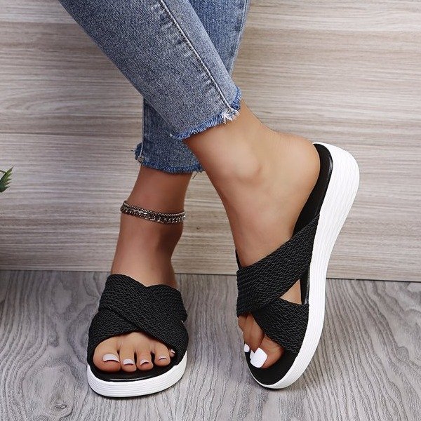 现货2021年夏鱼头休闲交叉飞织凉鞋低跟女鞋产地货源6色35-43大码