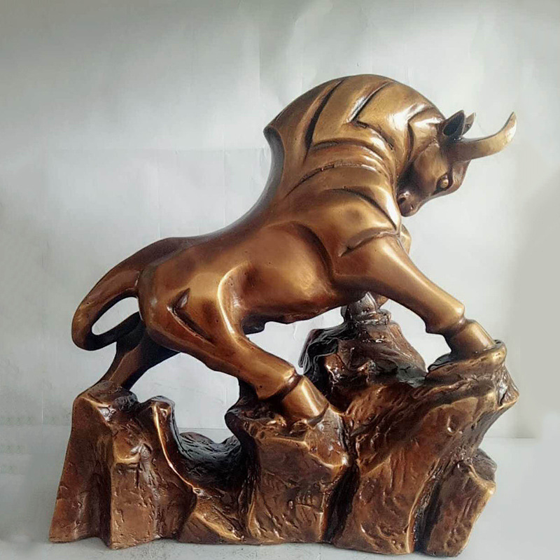 厂家直供牛气冲天登山牛铜雕旺市金牛铜雕塑商场工艺品摆件-阿里巴巴