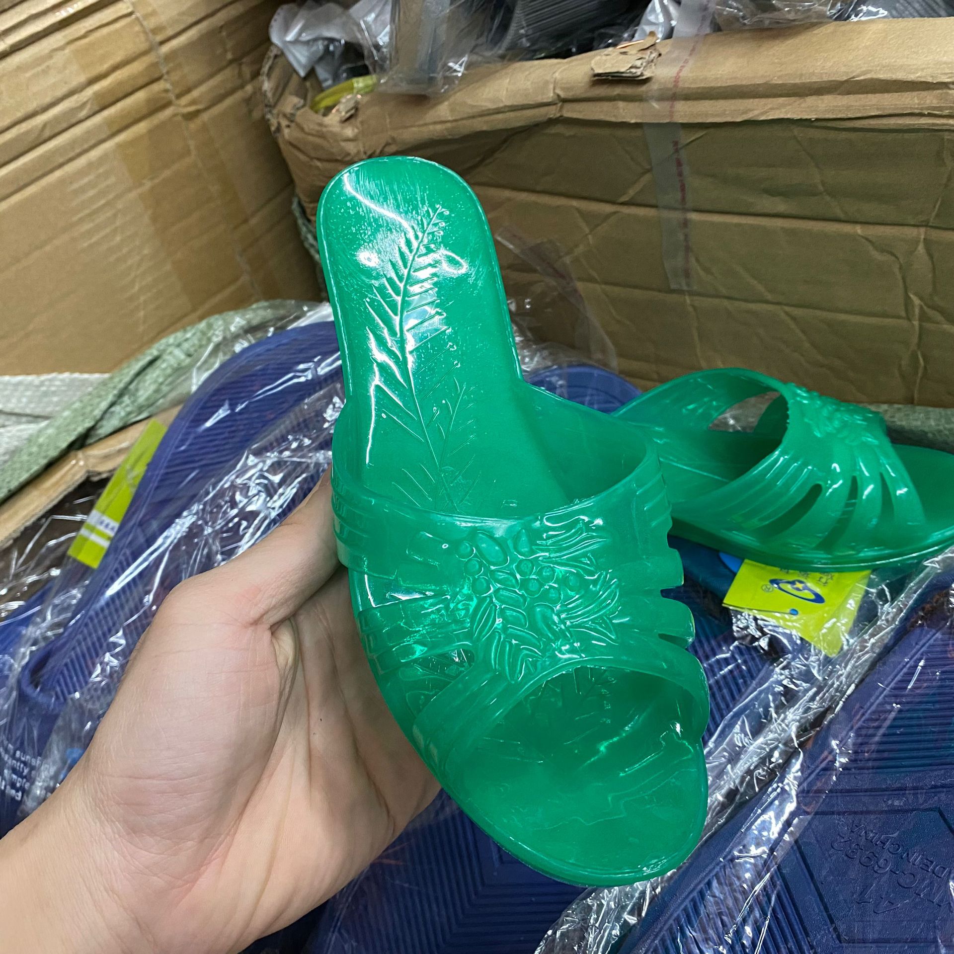 ct经典珠江联盟拖鞋 喜庆大红色菊花一体纯胶柔软速干女士妈妈鞋