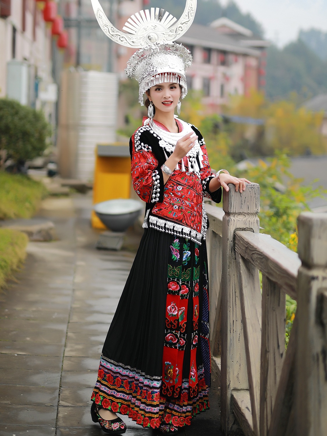 成人新款贵州瑶族绣少数民族服饰苗族女表演民族姑少数服装彝族服