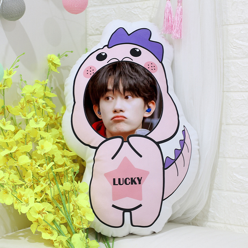 易烊千玺玩偶公仔男生款睡觉抱diy人脸娃娃可印照片人形抱枕