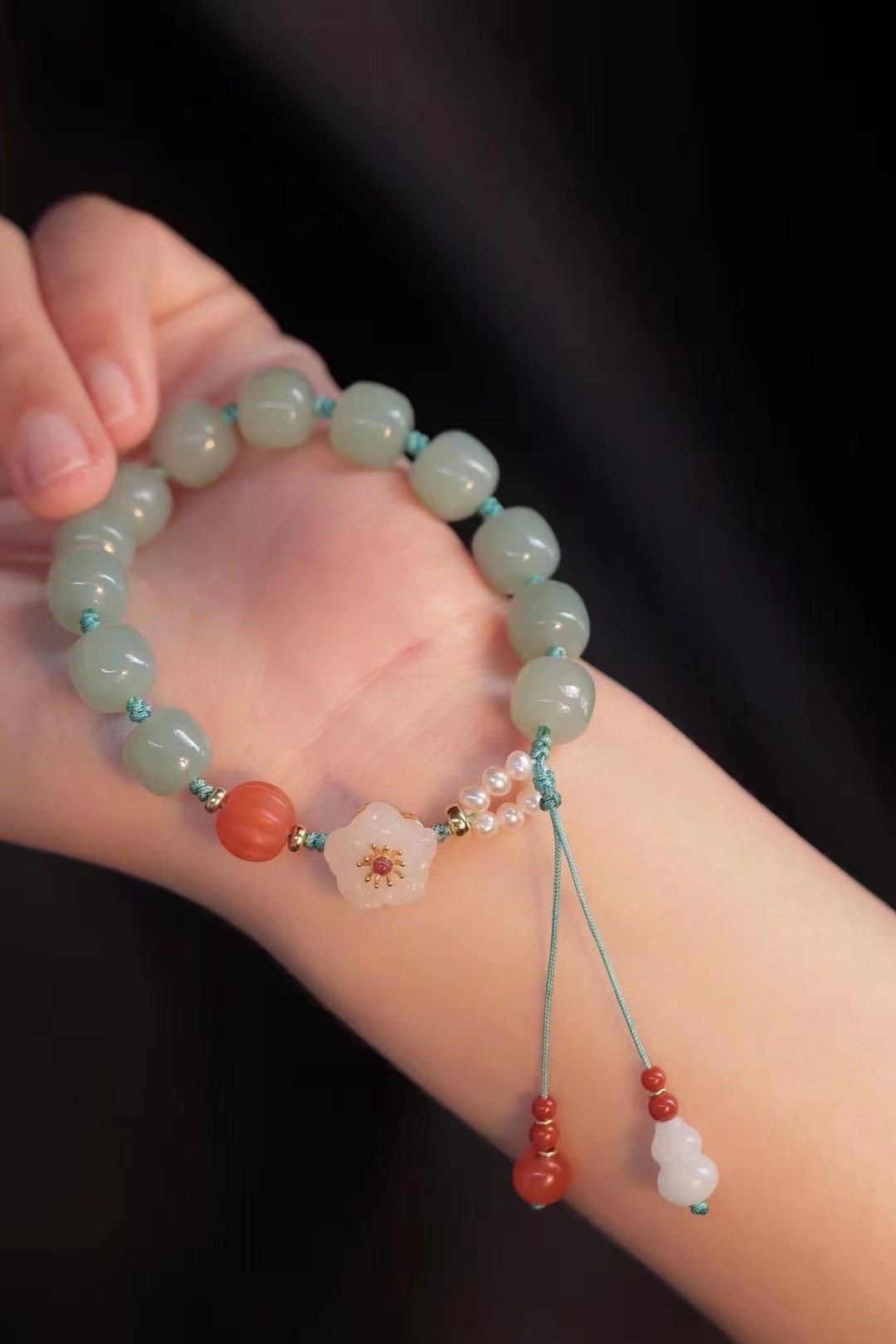 批发 和田玉9x10老形珠手串搭配南红梅花和珍珠小米珠 品相如图