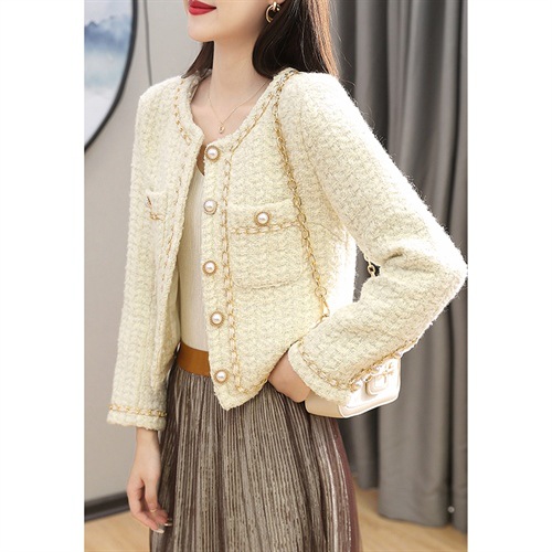 2024春秋珍珠扣圆领小香风外套女春秋2024新款气质短款毛呢上衣