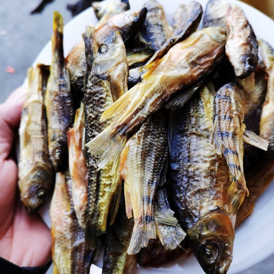 广西桂林野生石斑鱼鱼干小鱼干新鲜干货溪流鱼山坑鱼农家柴火烘焙