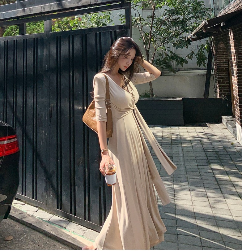 米色长裙系带腰带修身显瘦连衣裙v领褶皱伞裙性感气质名媛2022秋