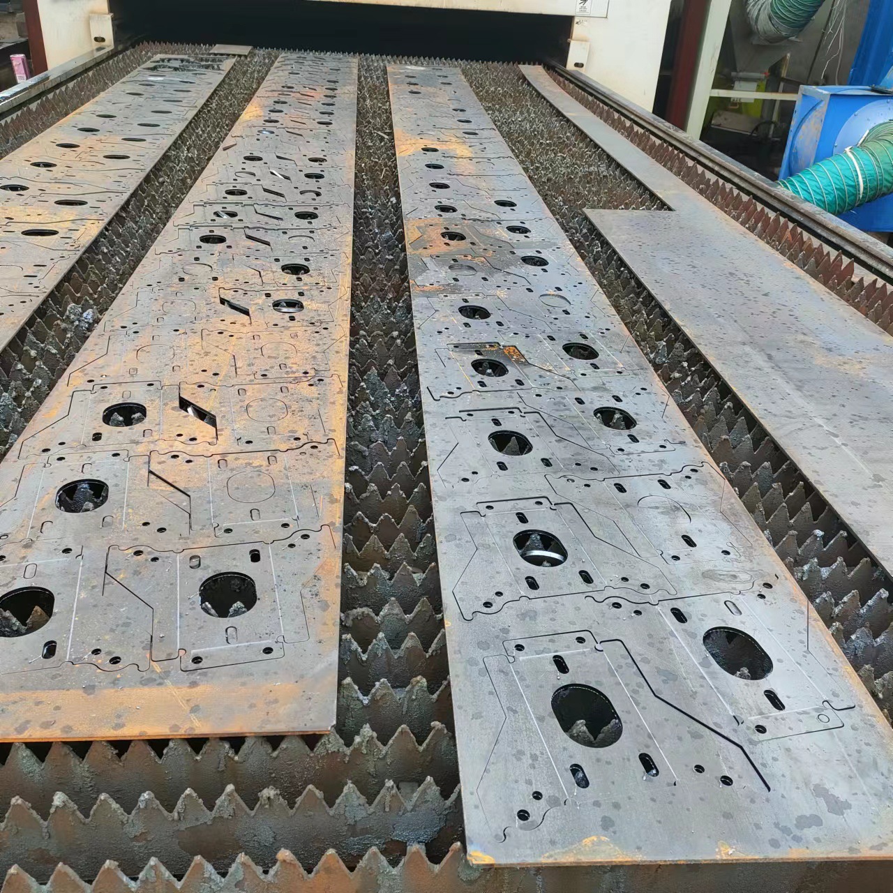 42crmo零件切割65mn钢板切割冲孔折弯40cr钢板切割q345r钢板切割