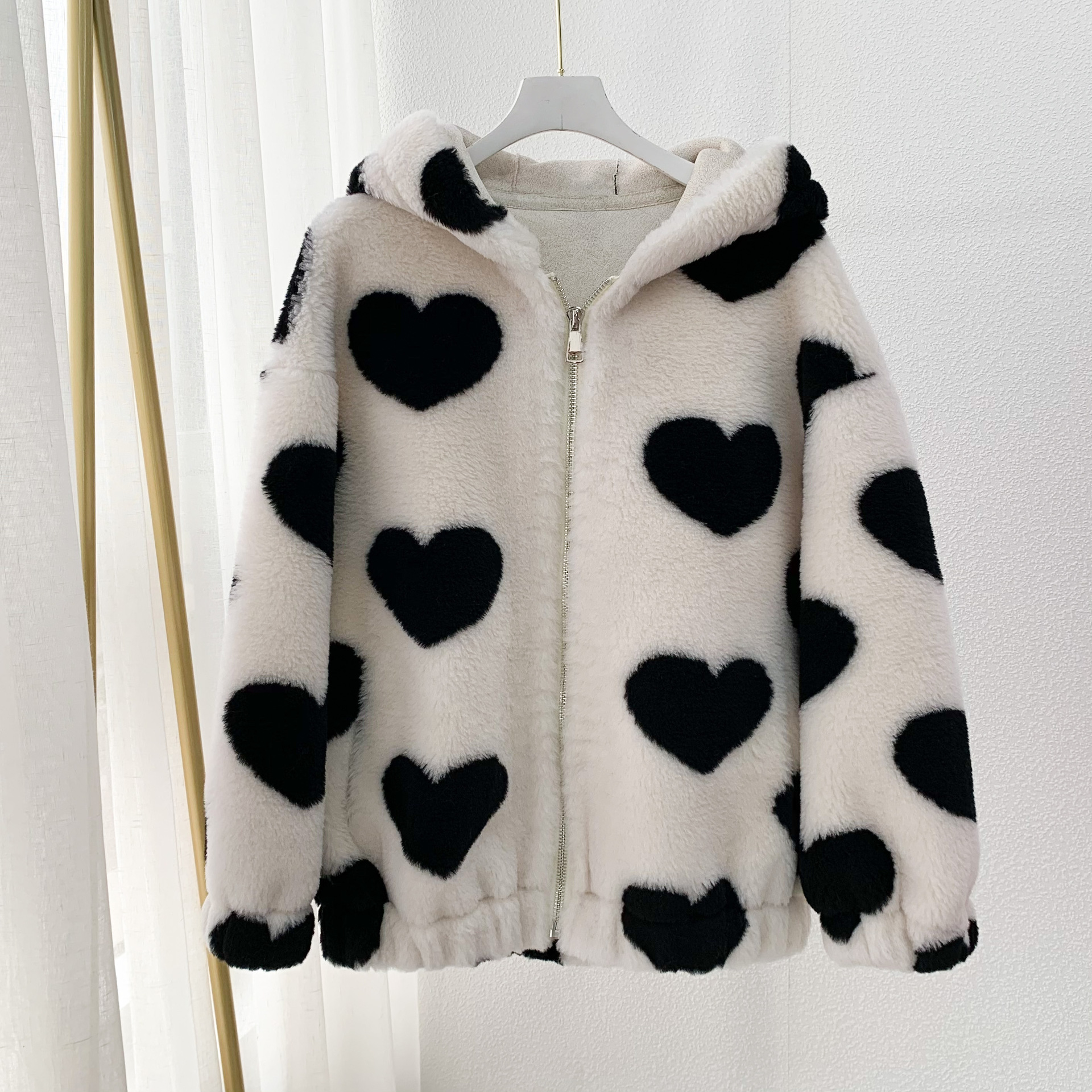 涂鸦式字母笑脸印花 羊羔绒麂皮绒皮毛一体外套