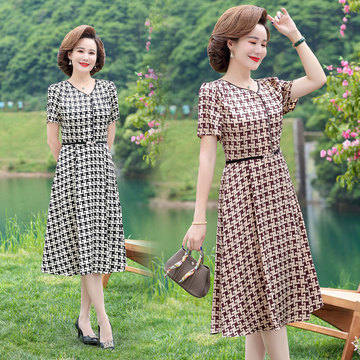 妈妈夏装连衣裙洋气新款中老年气质高贵减龄中年阔太太休闲裙子女
