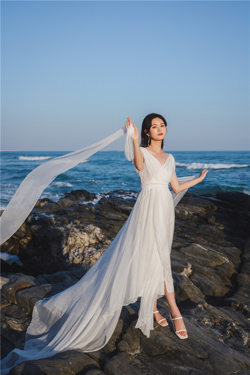 海边度假飘逸拖地沙滩超长裙露背旅拍轻婚纱写真连衣裙