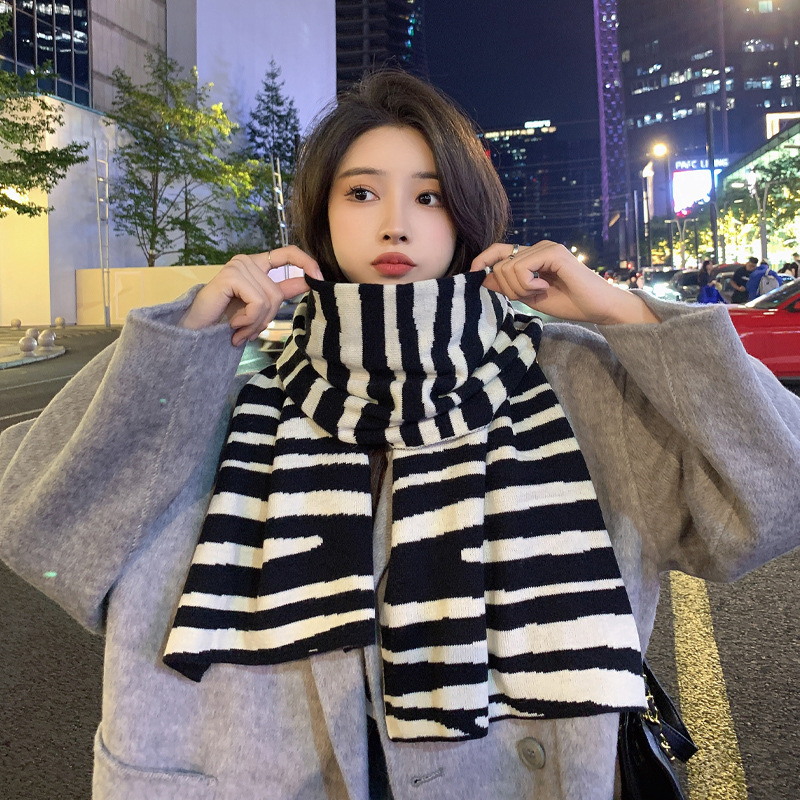 2022 Autumn and Winter New Zebra Pattern Knitted Striped Scarf Female Fashion Commuter Scarf Female Warm Scarf Wholesale