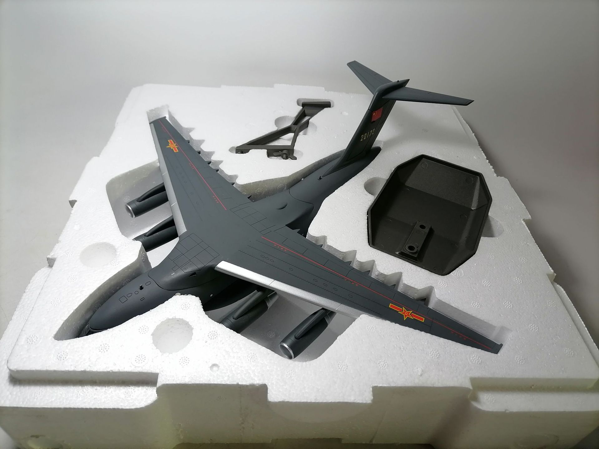 1:130运20y20鲲鹏运输机中航官方合金仿真军事模型展览摆件收藏品