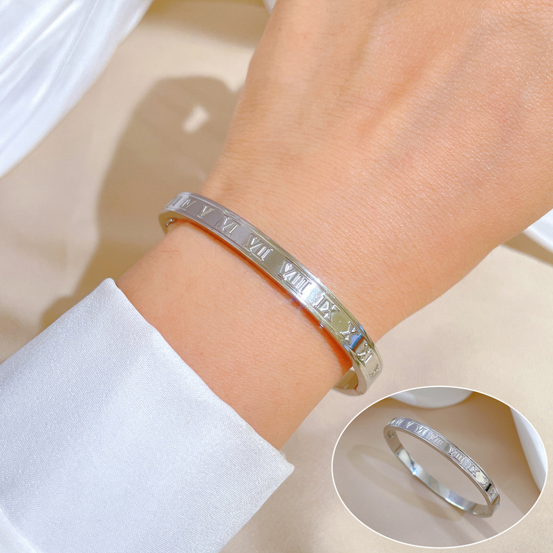 [Whole Body Titanium Steel] European and American Ins Style Light Luxury Titanium Steel Bracelet Minimalist Cross-Border Fritillary Smiley Face Stainless Steel Bracelet