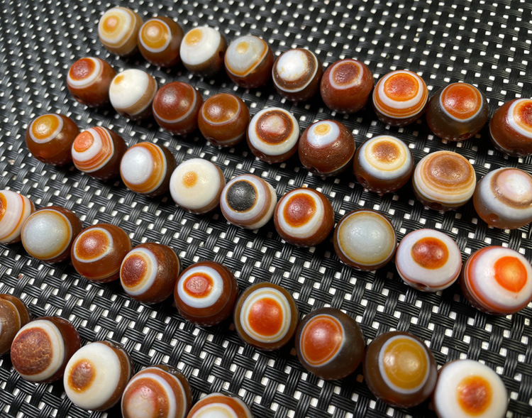 【材质】精品缠丝玛瑙红眼天珠16mm 随机发货示器不同等种种原因,您