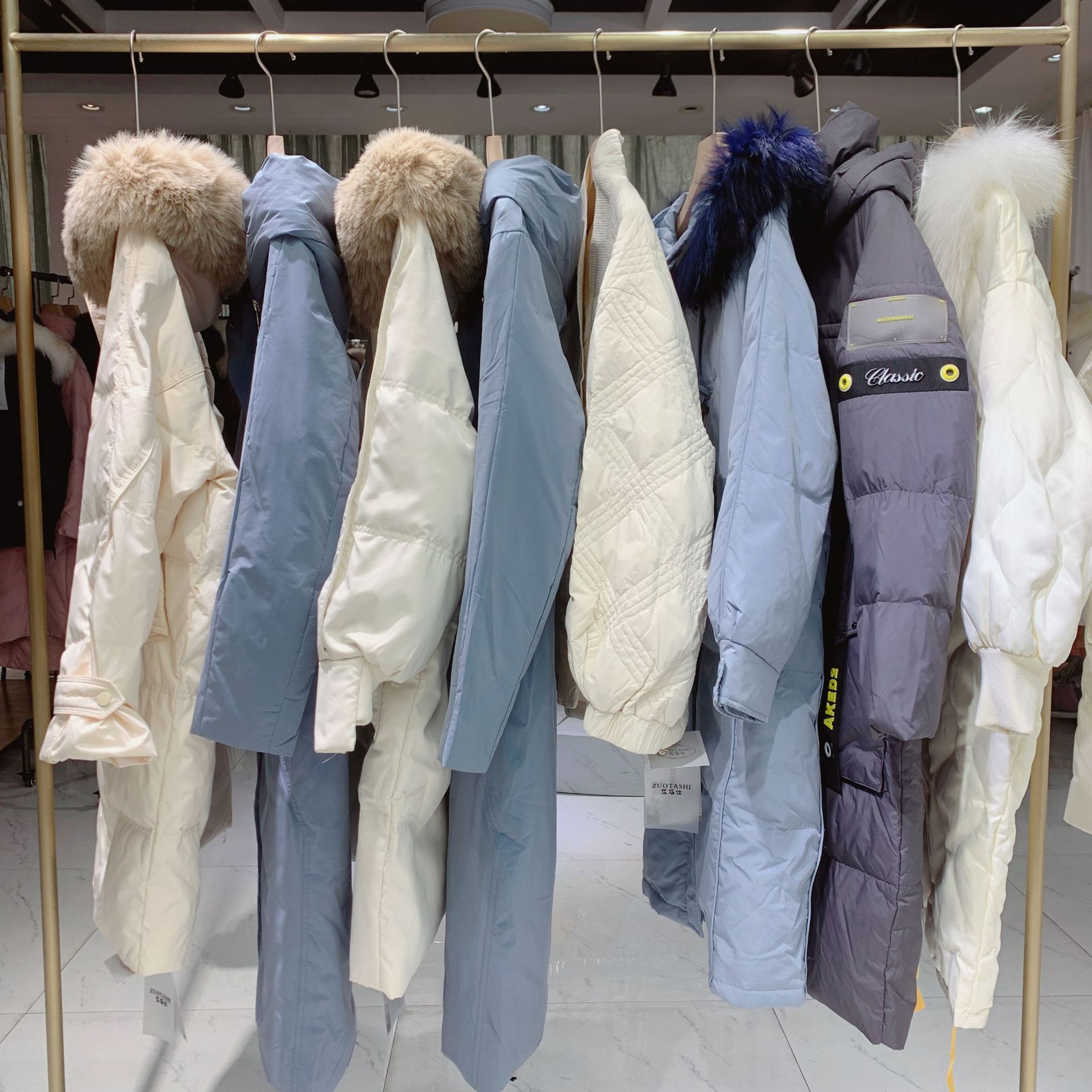 杭州四季青女装尾单清货衣服 爱依服女装尾货尾款清货羽绒服批发