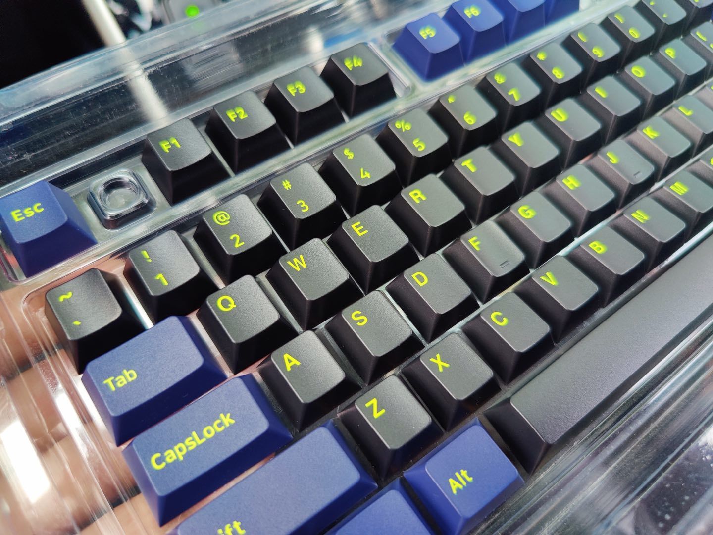 捕获者新品pbt二色成型键帽 filcoakko原厂高度olivia夜跑红武士